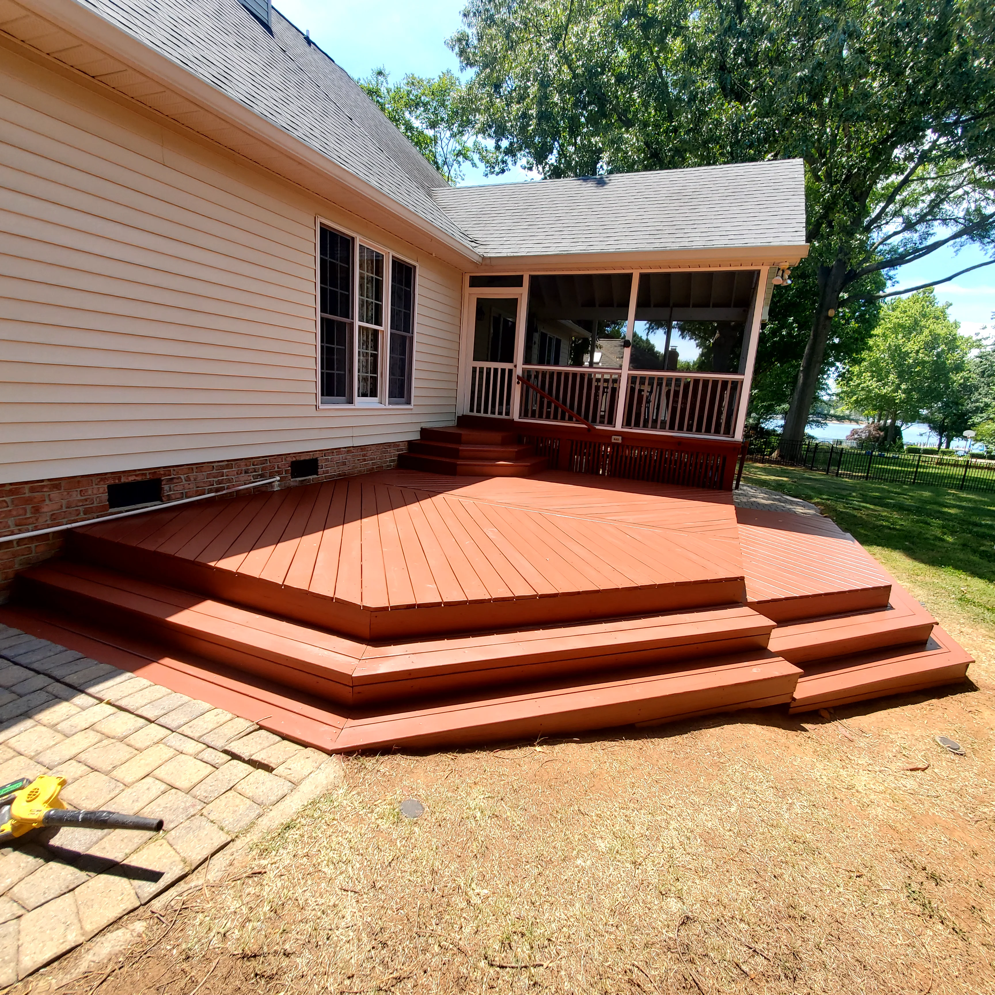 Professionally stained deck results