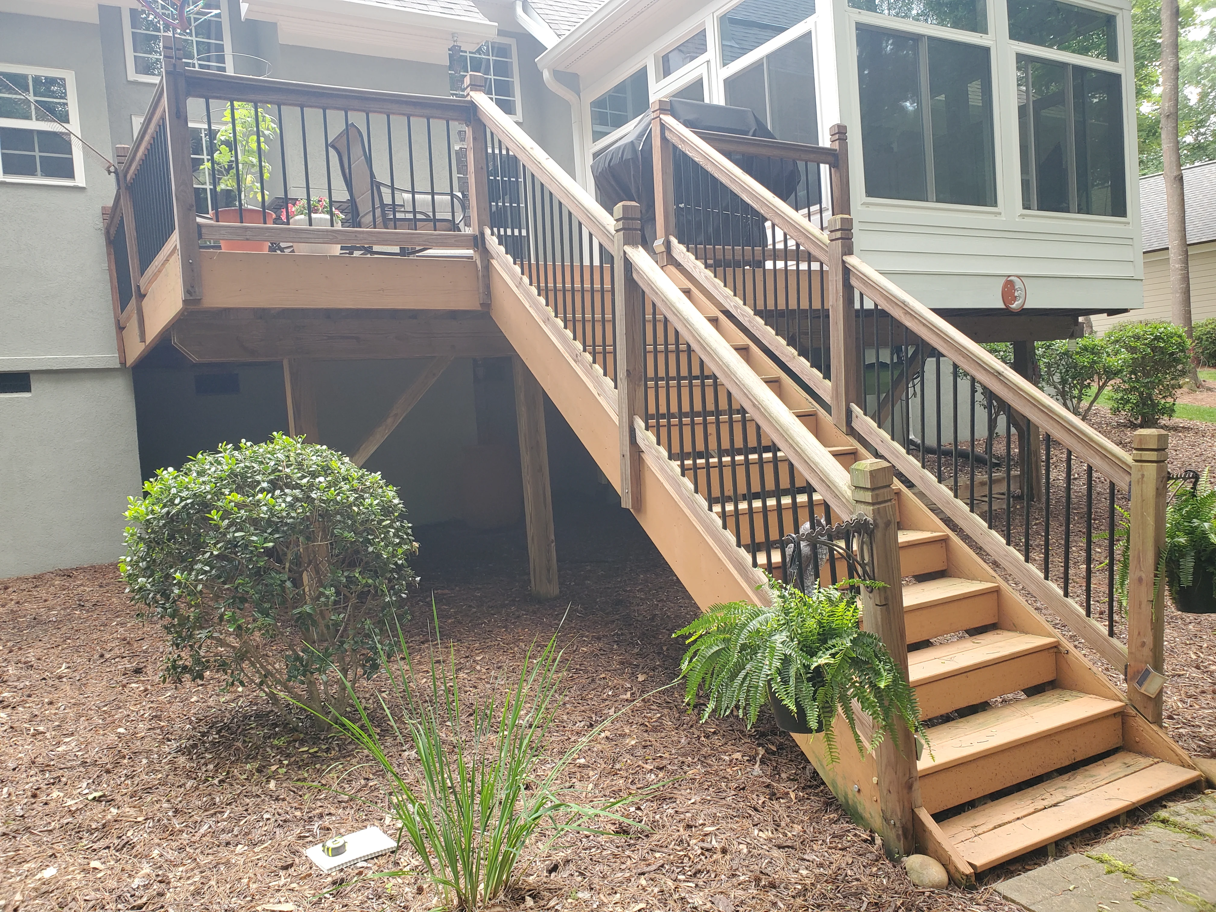 wood-deck-before-4.webp